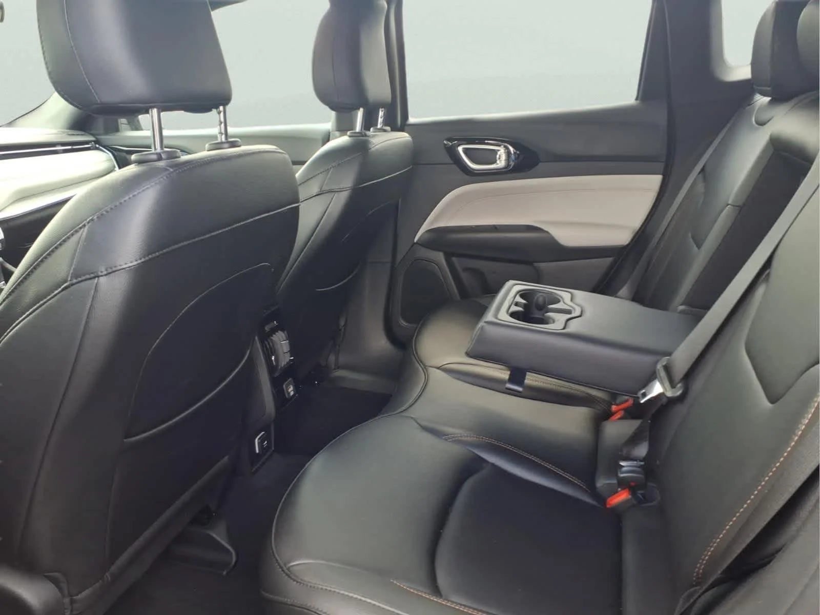 Used 2024 Sting-Gray Clearcoat Jeep Limited image 14