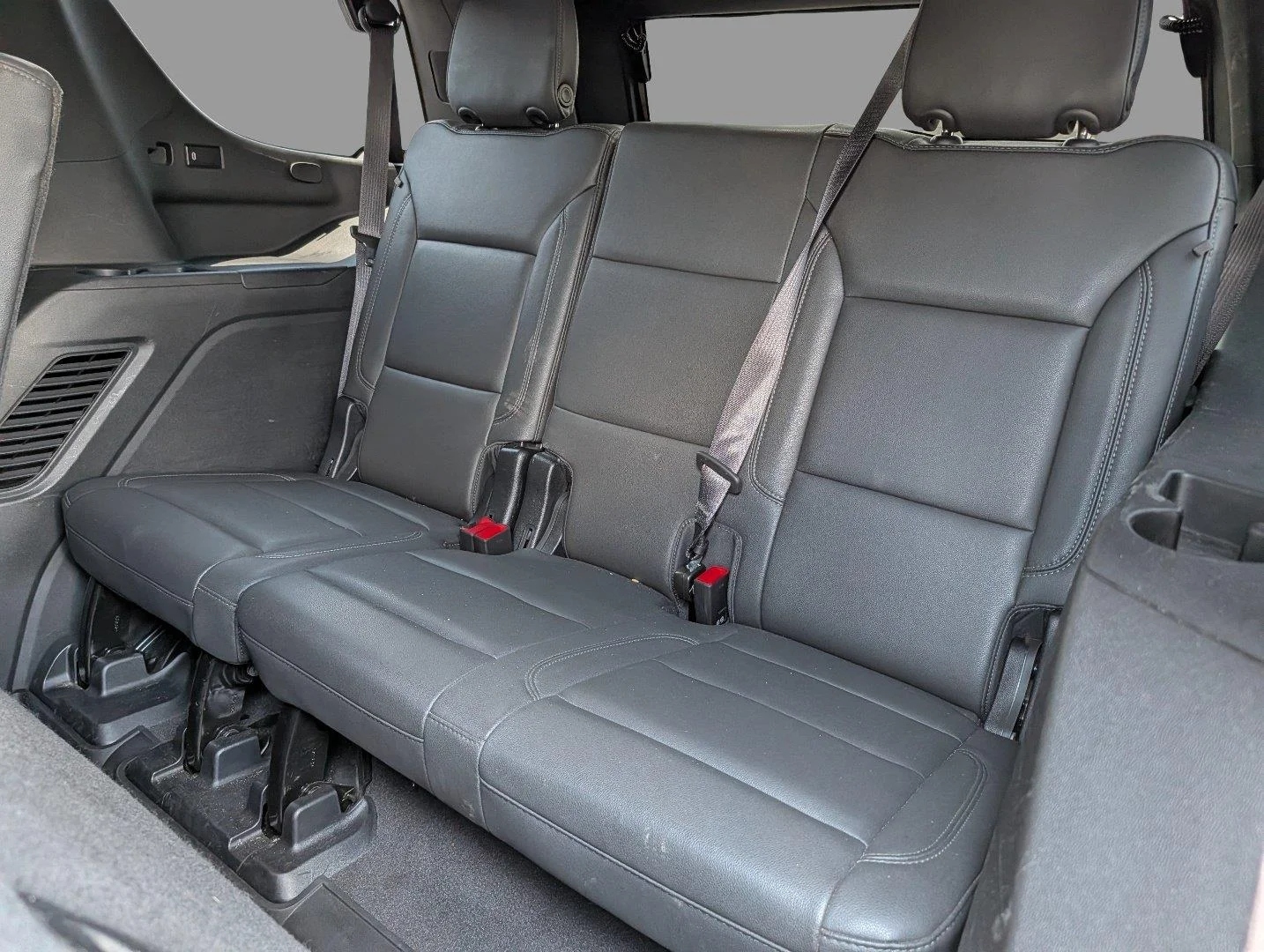 Used 2023 SILVER SAGE METALLIC Chevrolet LT image 32