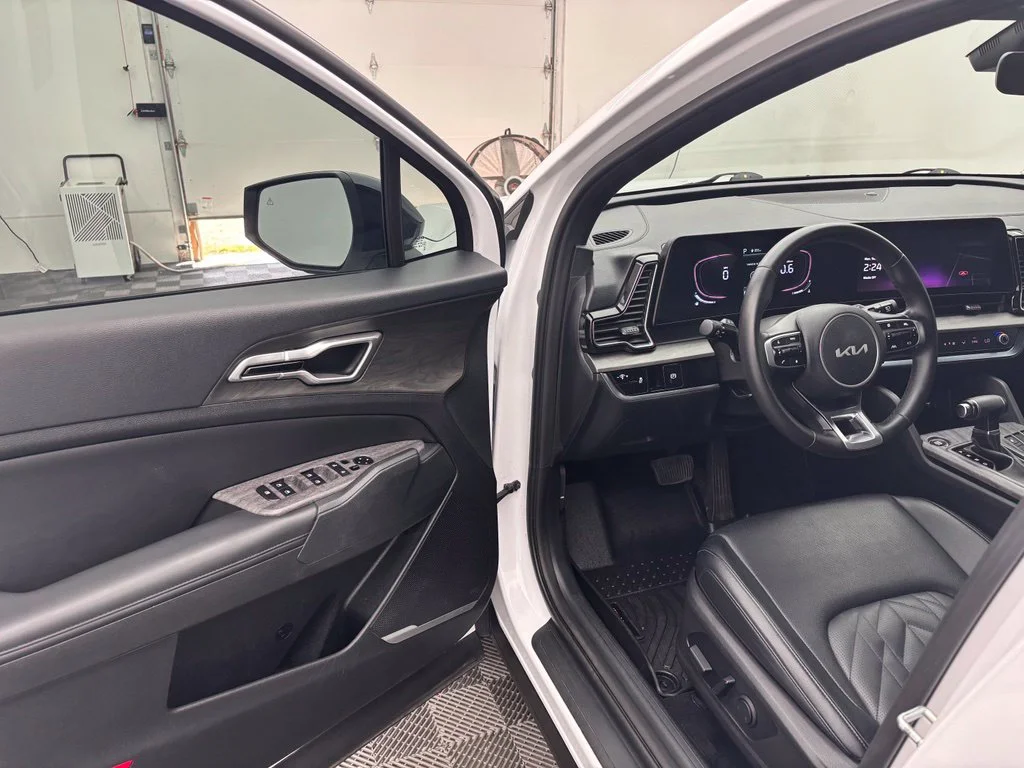 Used 2023 White Kia X-Line image 17