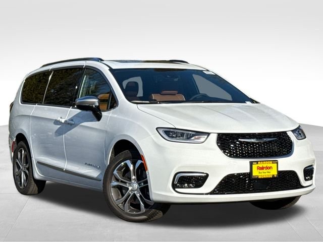 2026 Chrysler Pacifica Pinnacle AWD's photo