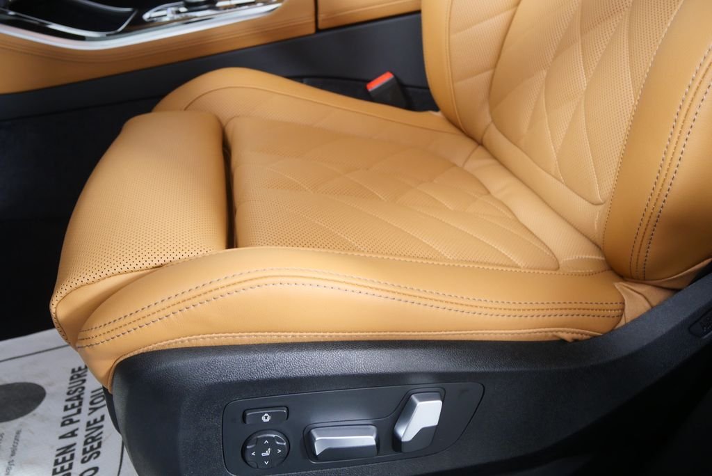 New 2026 Black Sapphire Metallic BMW xDrive40i image 9