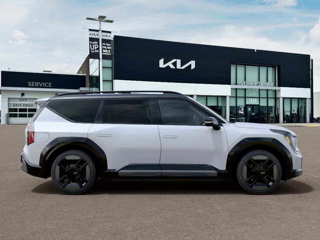 New 2026 Glacial White Pearl/Ebony Black Roof Kia GT-Line image 7