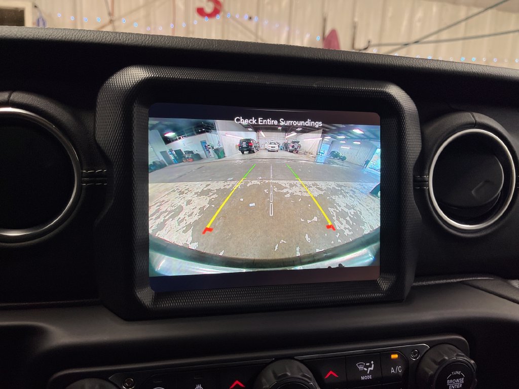Used 2023 White Jeep Sahara image 27