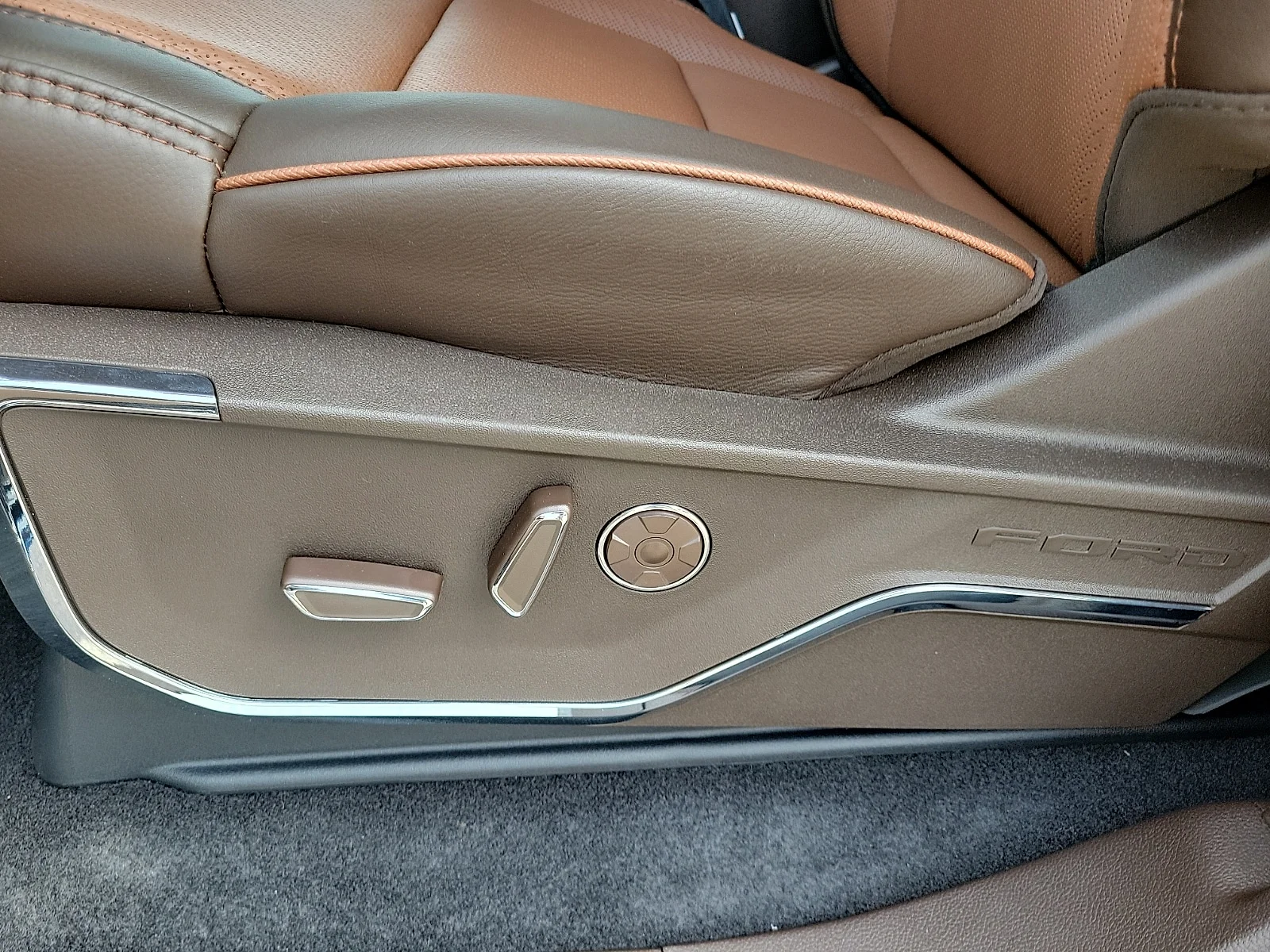 New 2026 Antimatter Blue Metallic Ford King Ranch&reg; image 13