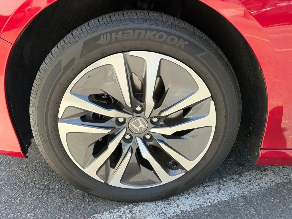 Used 2018 Red Honda Touring image 6