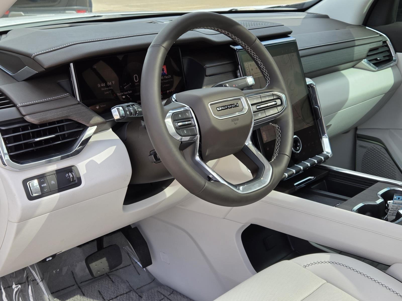Used 2024 WHITE FROST TRICOAT GMC DNLI image 35
