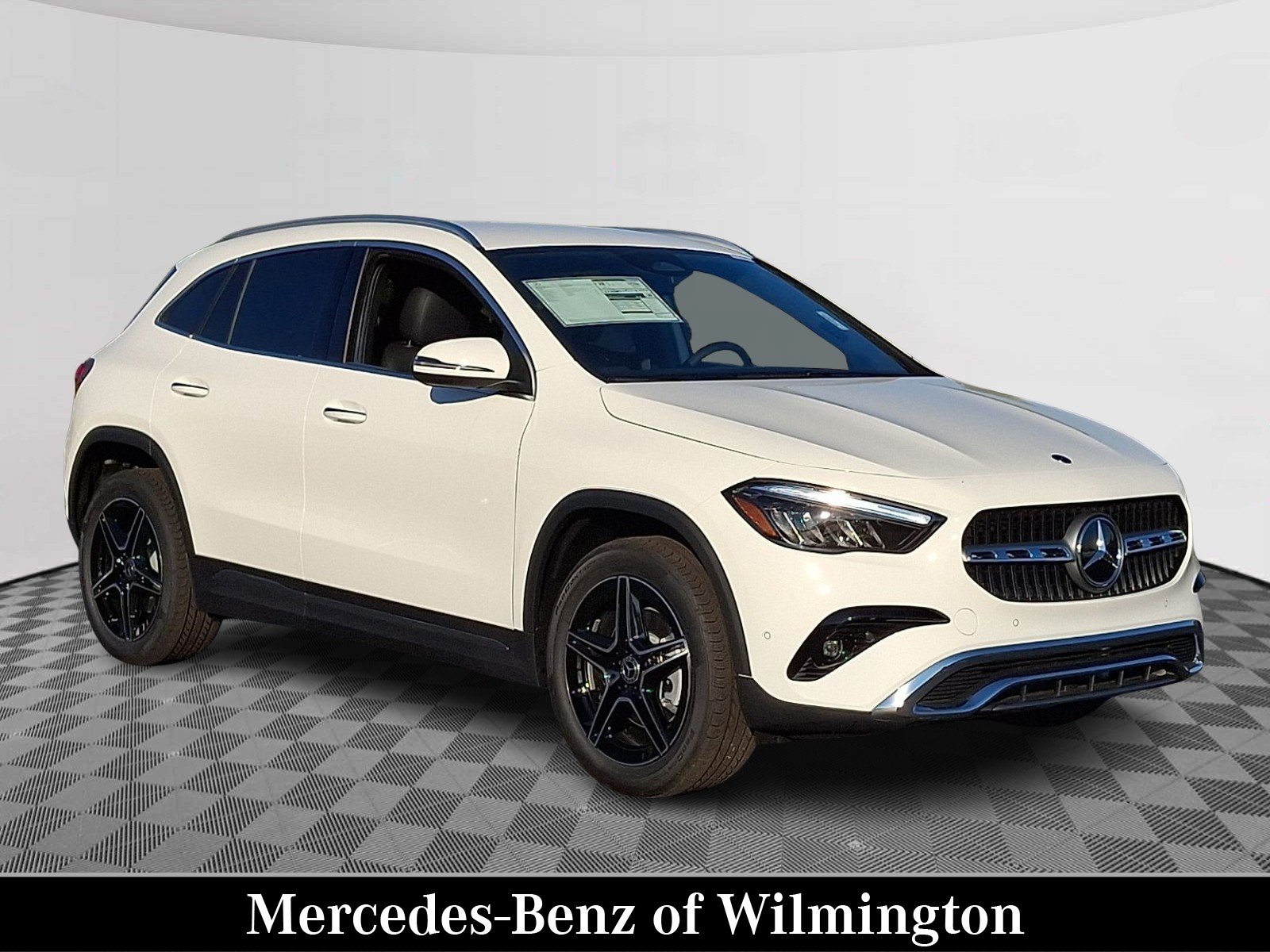 New 2026 Polar White Mercedes-Benz GLA 250 image 1