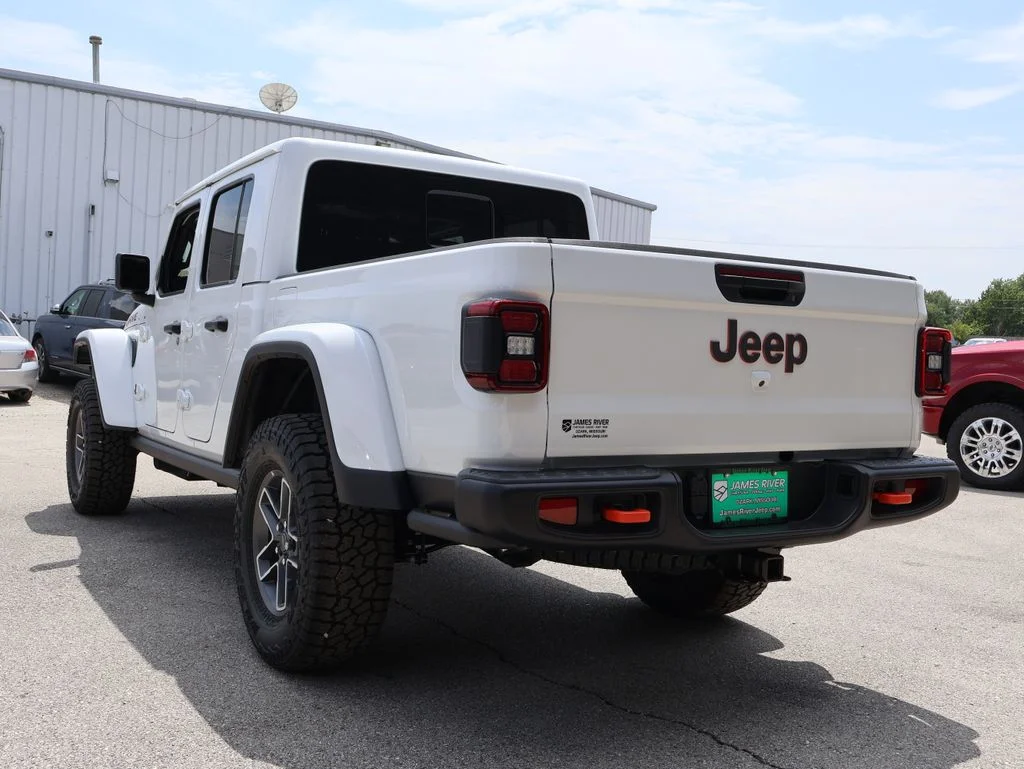 New 2026 Bright White Clear-Coat Exterior Paint Jeep Mojave image 3