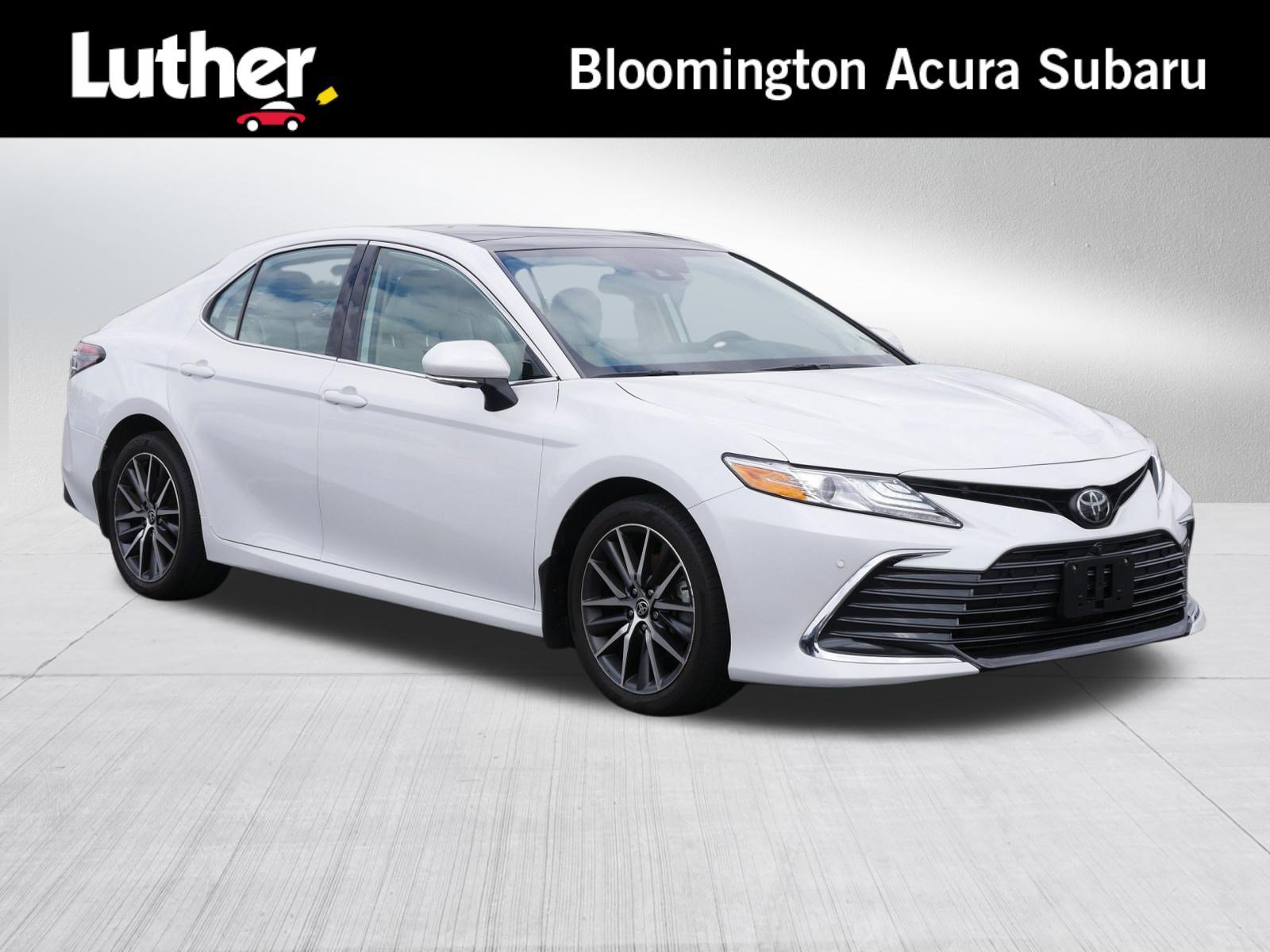 Used 2023 Wind Chill Pearl Toyota XLE image 1