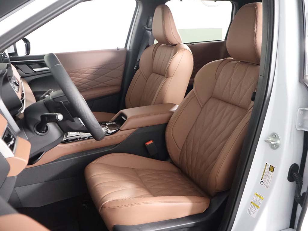 New 2026 White Mitsubishi SEL image 36