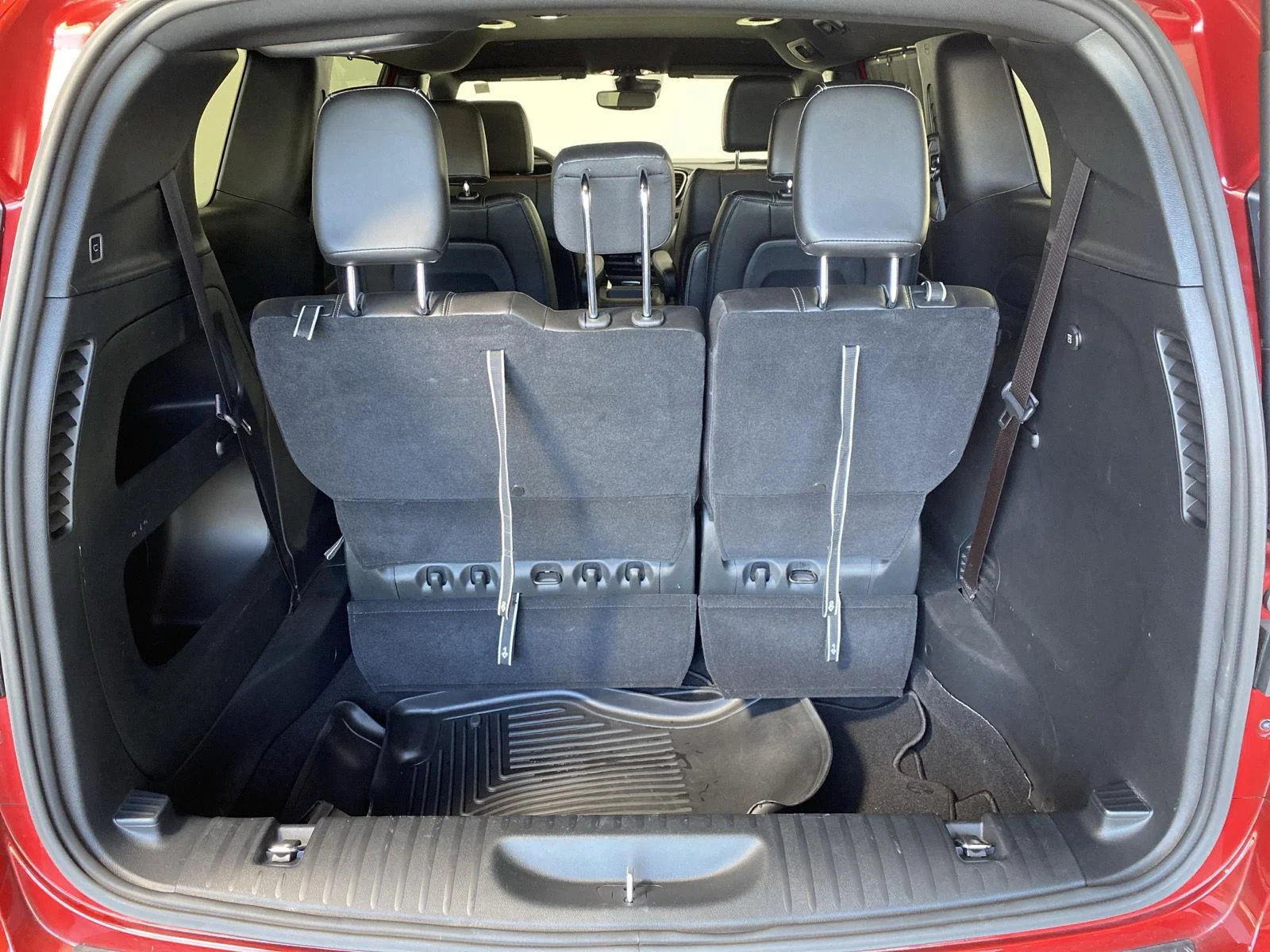 Used 2025 Red Hot Pearlcoat Chrysler Select image 19