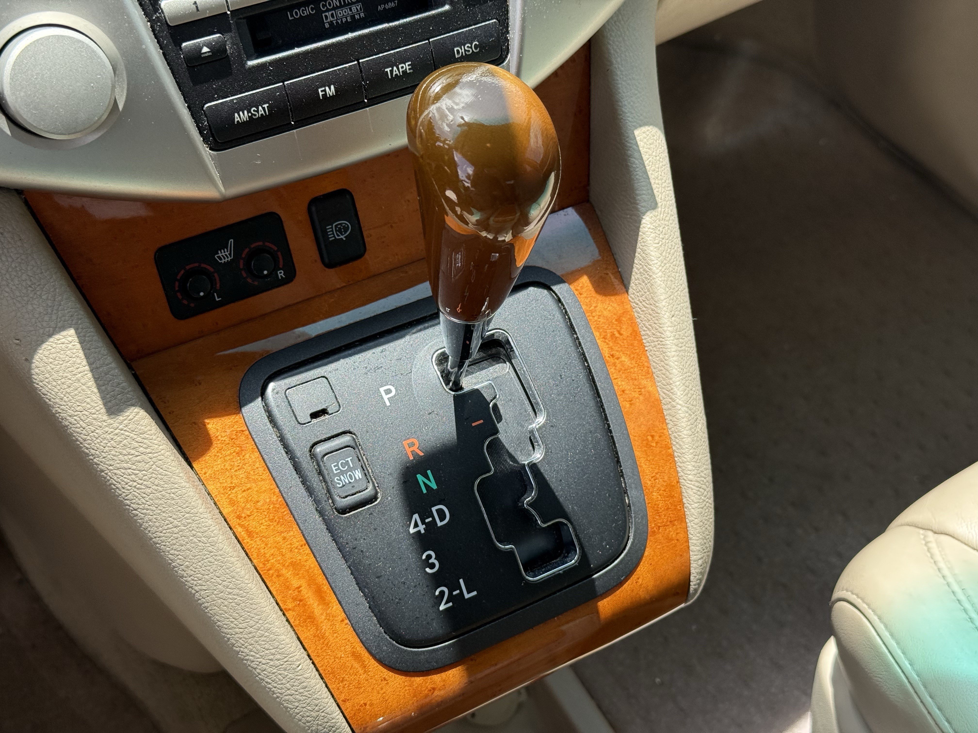 Used 2008 White Lexus  image 23