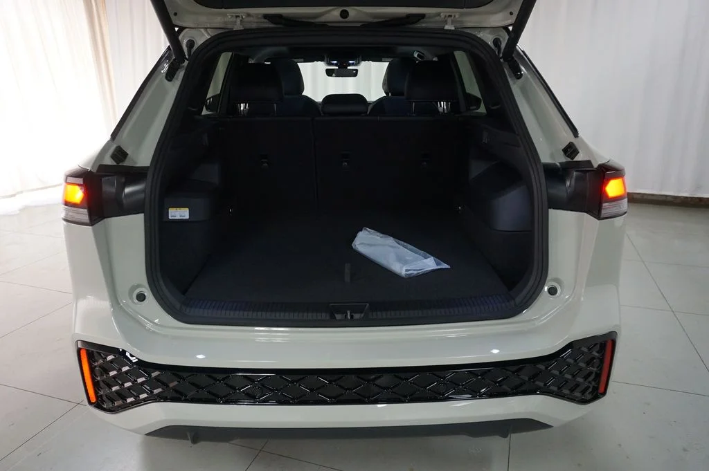 New 2026 Beige Volkswagen 2.0T SE R-Line Black image 28