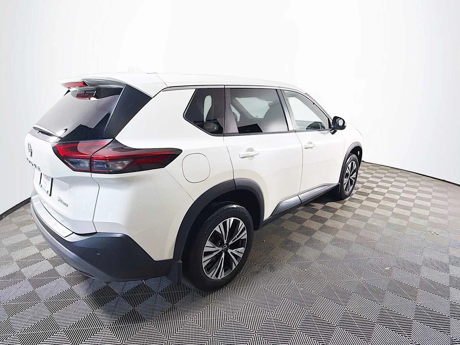 Used 2023 Pearl White Tricoat Nissan SV image 4