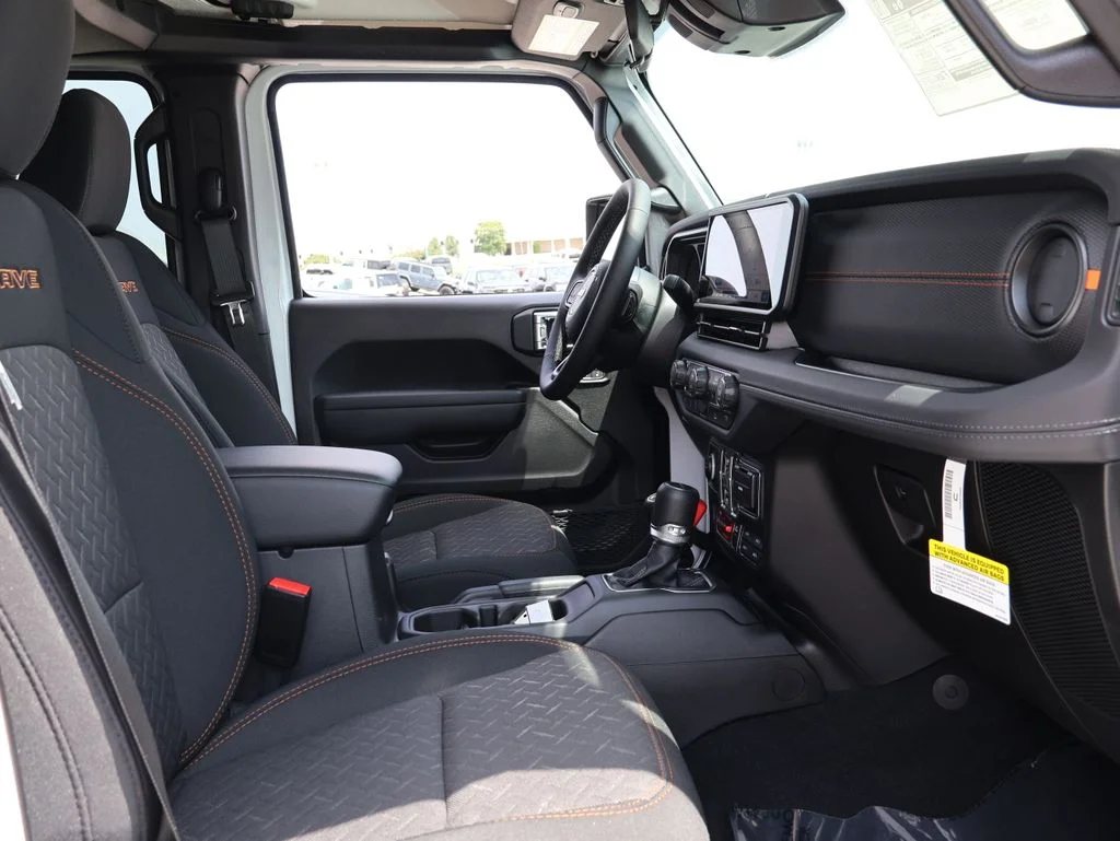New 2026 Bright White Clear-Coat Exterior Paint Jeep Mojave image 9