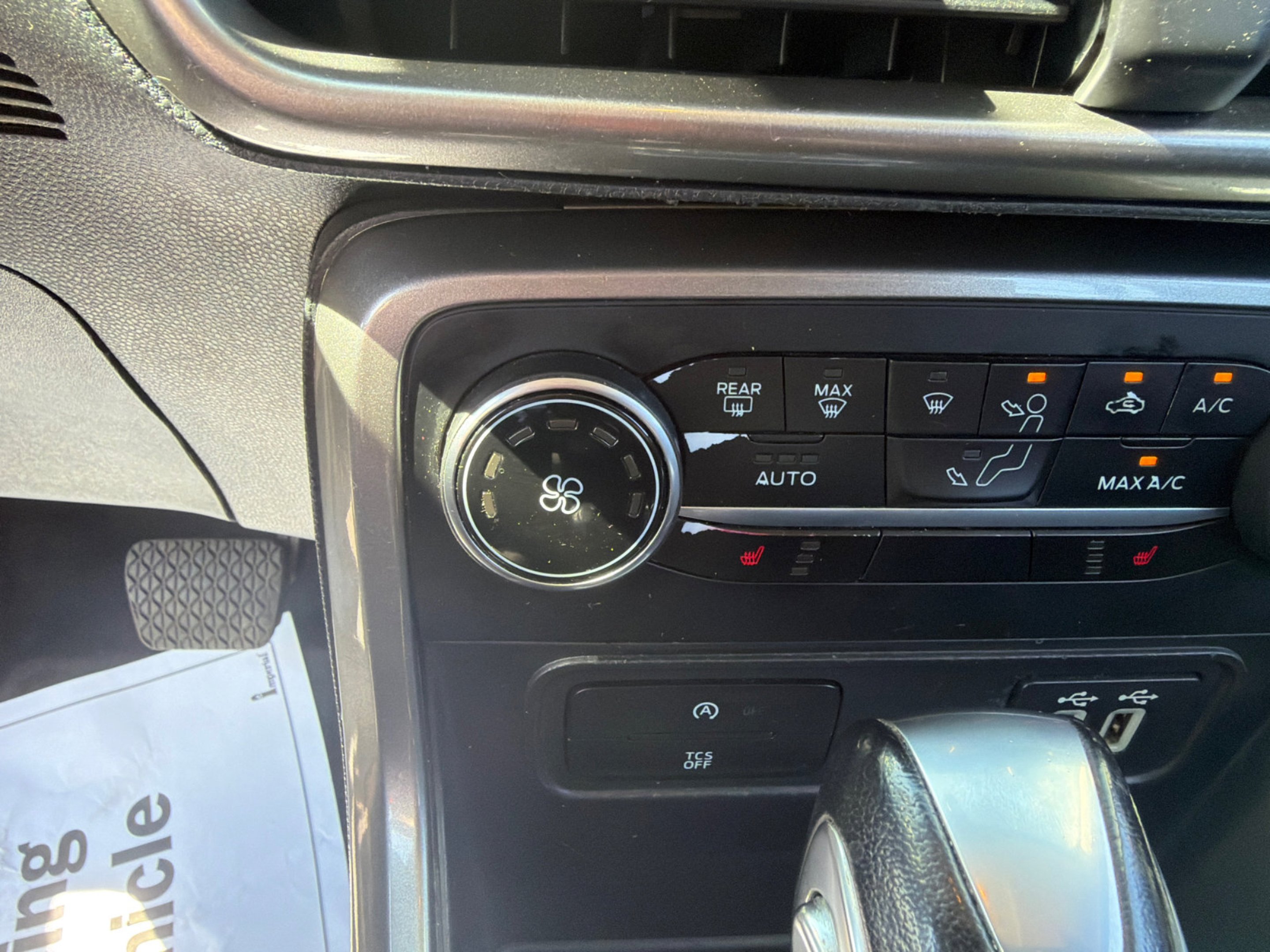 Used 2021 Shadow Black Ford SE image 27