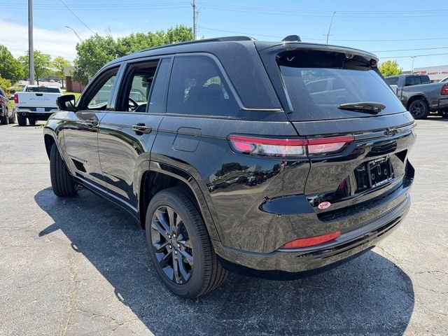 New 2026 Diamond Black Crystal Pearl-Coat Exterior Paint Jeep Limited Reserve image 9