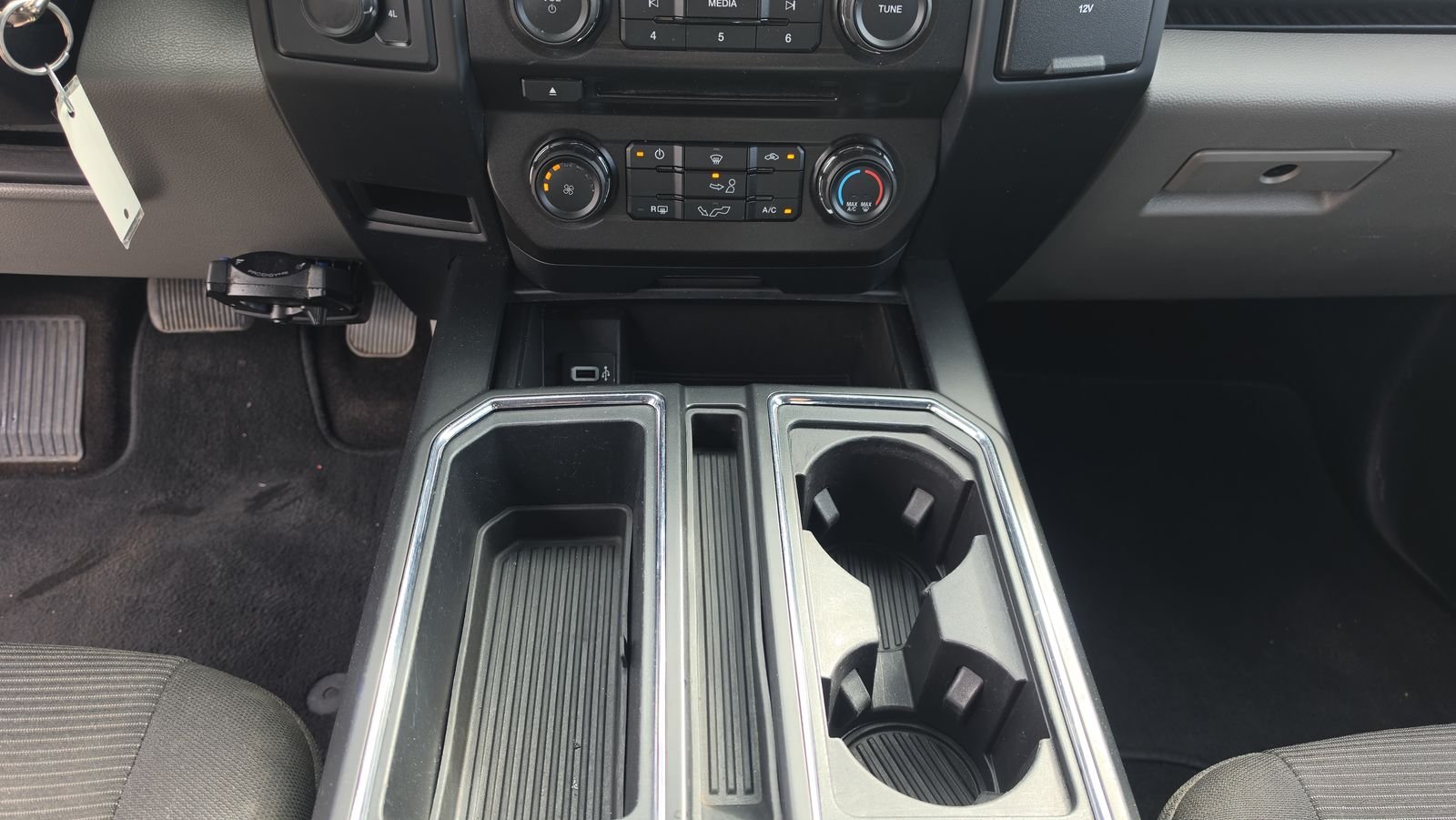 Used 2018 Oxford White Ford XL image 17