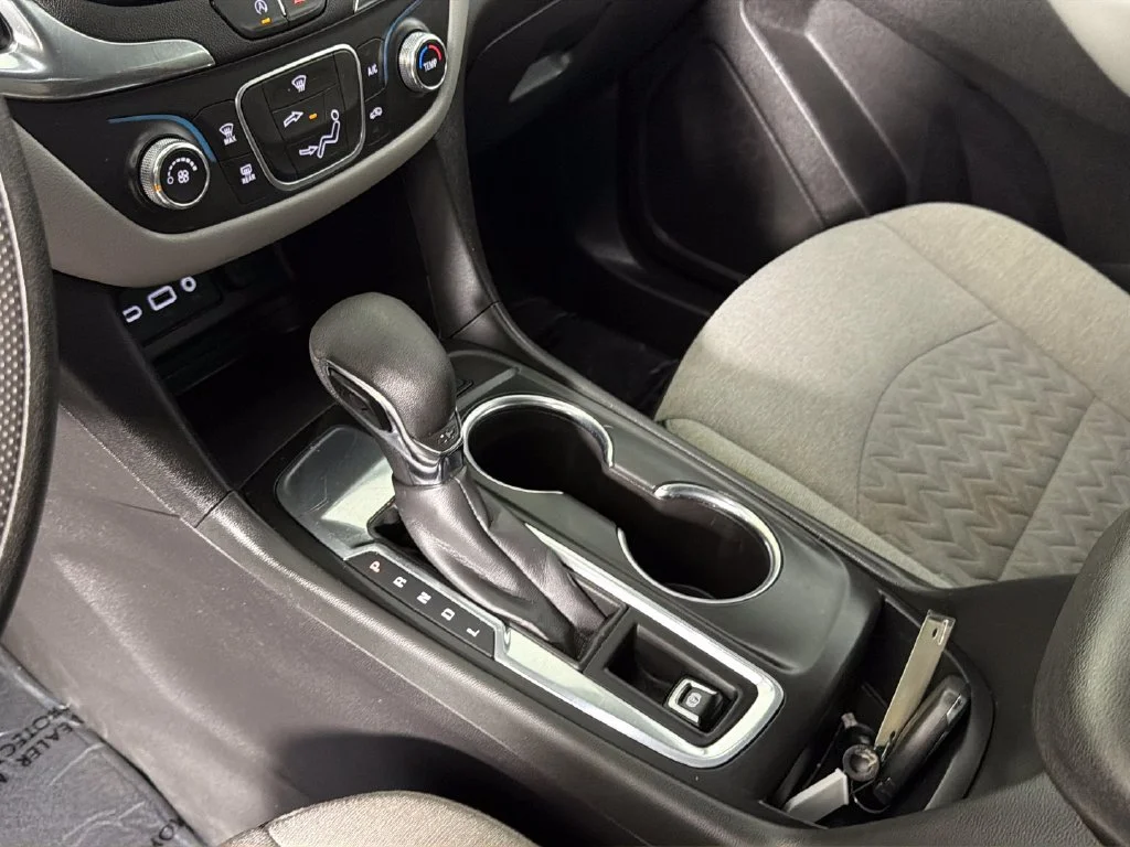 Used 2022 SUMMIT WHITE Chevrolet LT image 24
