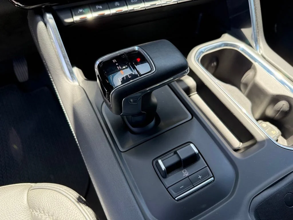 Used 2024 White Frost Tricoat GMC Denali image 27