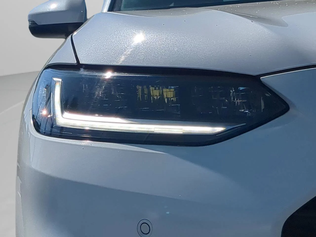Used 2024 Platinum White Pearl Honda EX-L image 25