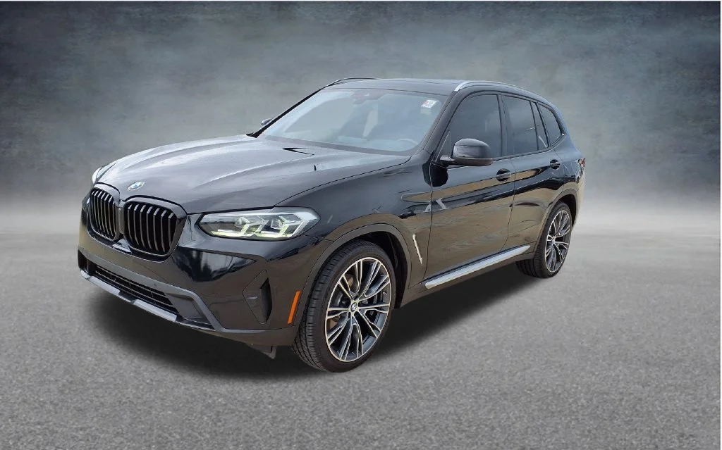 Used 2023 Black BMW sDrive30i image 3
