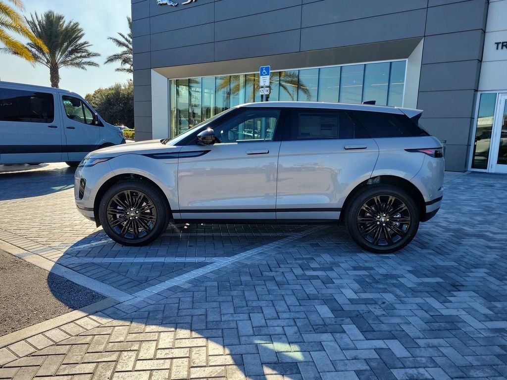 New 2026 Seoul Pearl Silver Land Rover S image 2