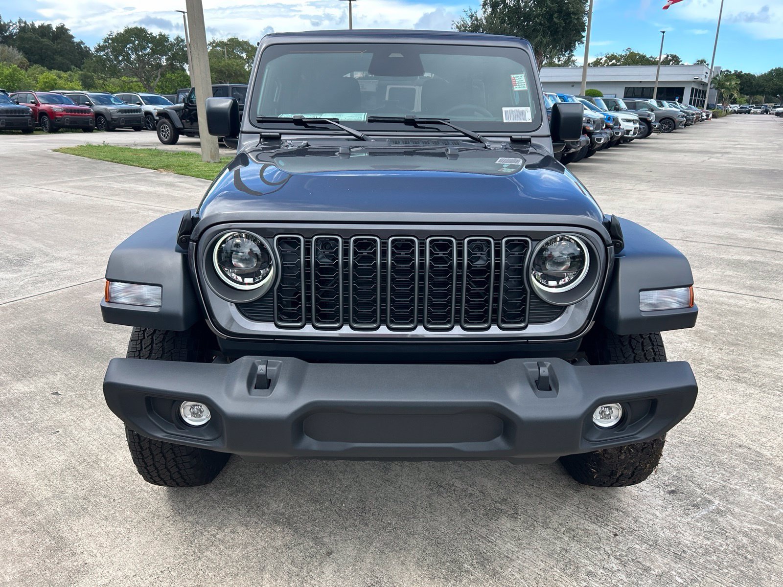 New 2027 Granite Crystal Metallic Clearcoat Jeep Sport S image 21