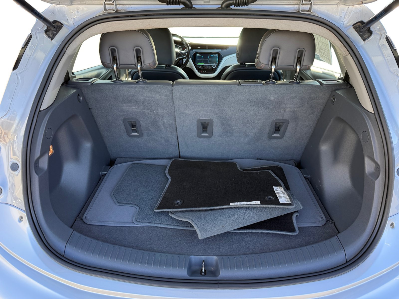 Used 2019 Silver Ice Metallic Chevrolet Premier image 17