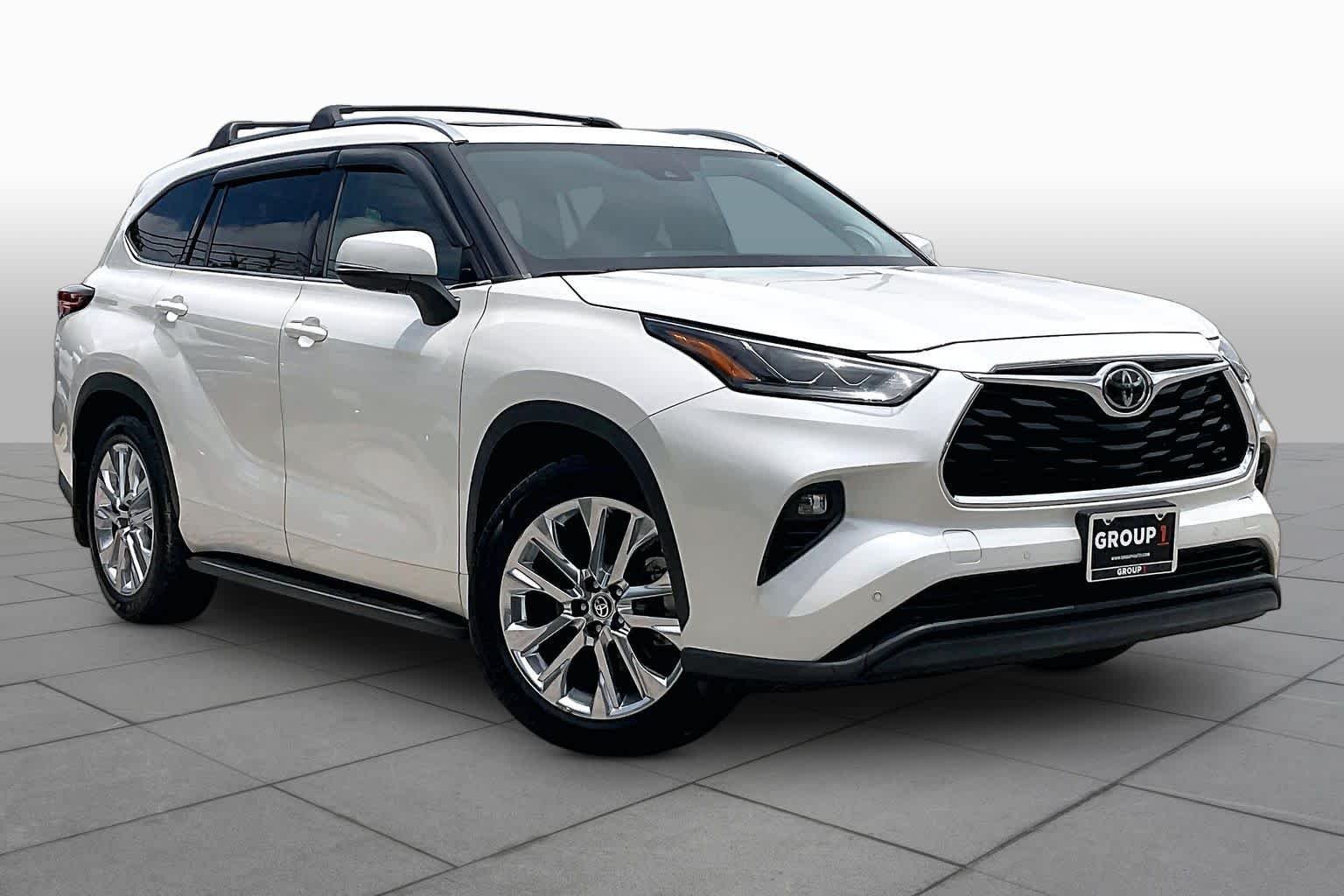 Used 2020 Blizzard Pearl Toyota Limited image 2
