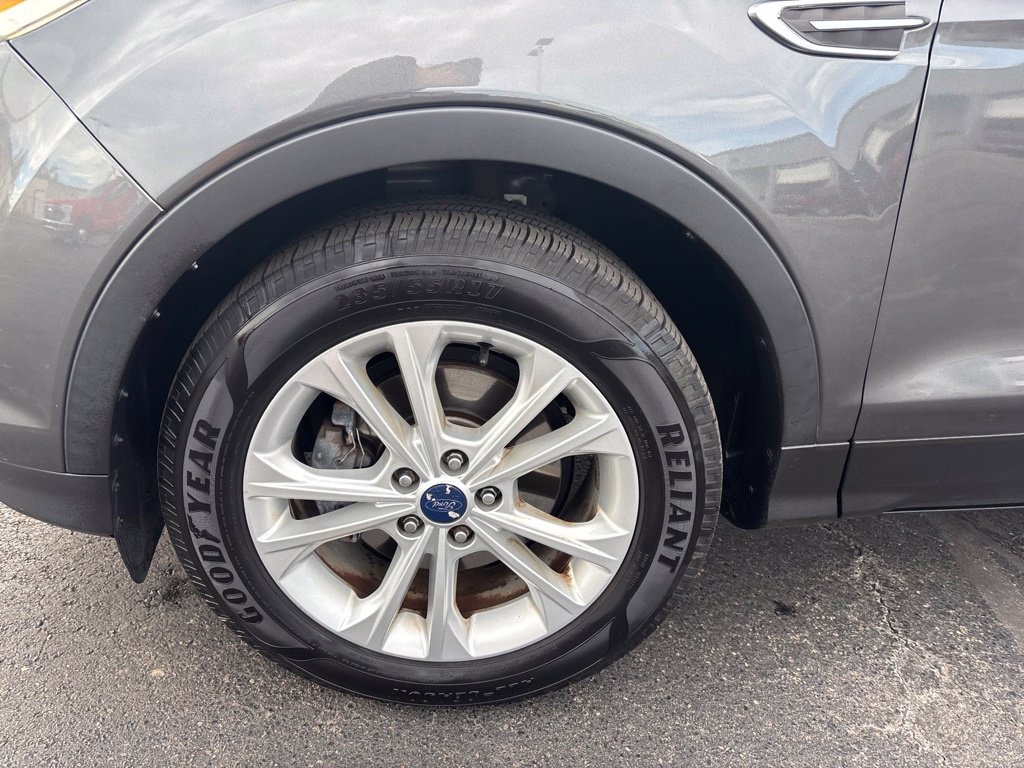 Used 2017 Magnetic Ford SE image 9