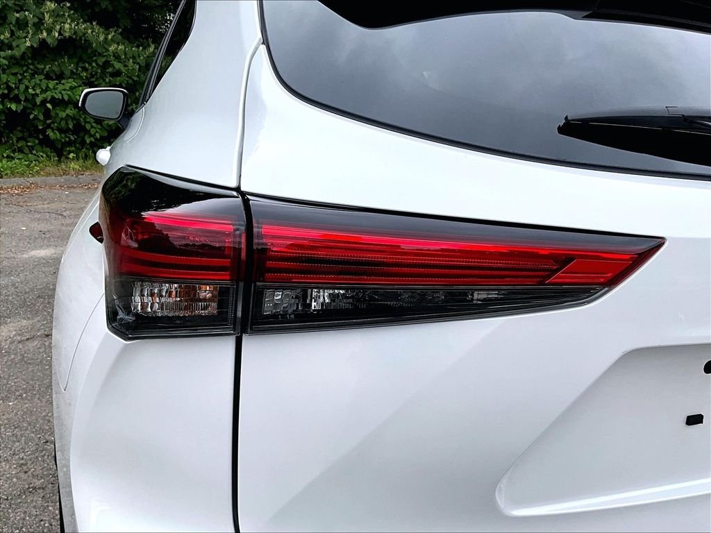 Used 2023 Beige Toyota XLE image 34