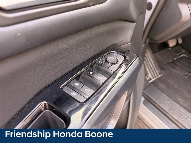 Used 2022 Gray Nissan SL image 16