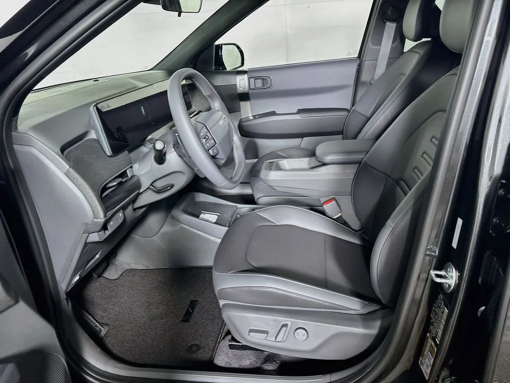 New 2027 Interstellar Gray Kia Wind image 11