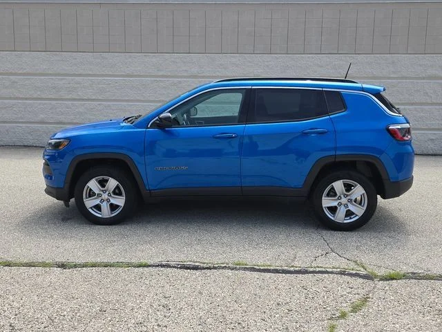 Certified Used 2022 Blue Jeep Latitude image 10