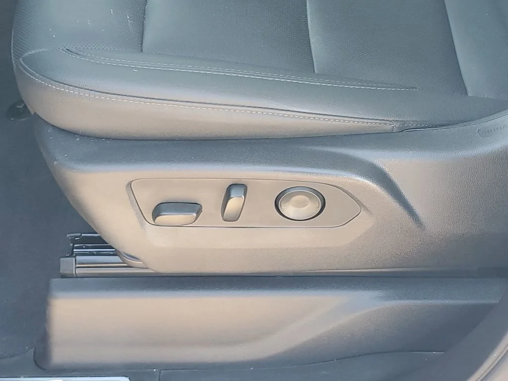 Used 2026 Summit White GMC SLT image 15