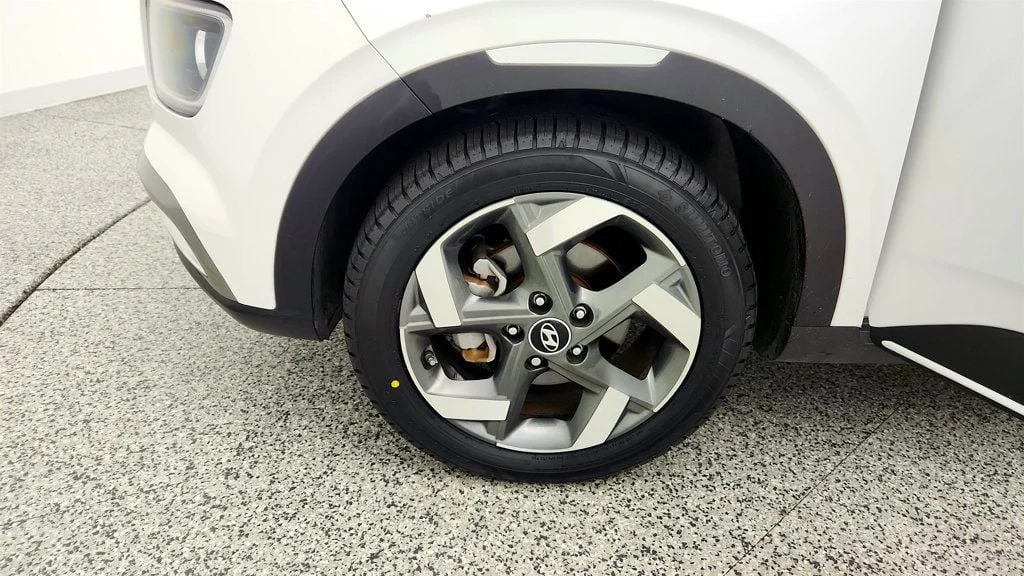 Used 2023 Lunar White Hyundai Limited IVT image 9