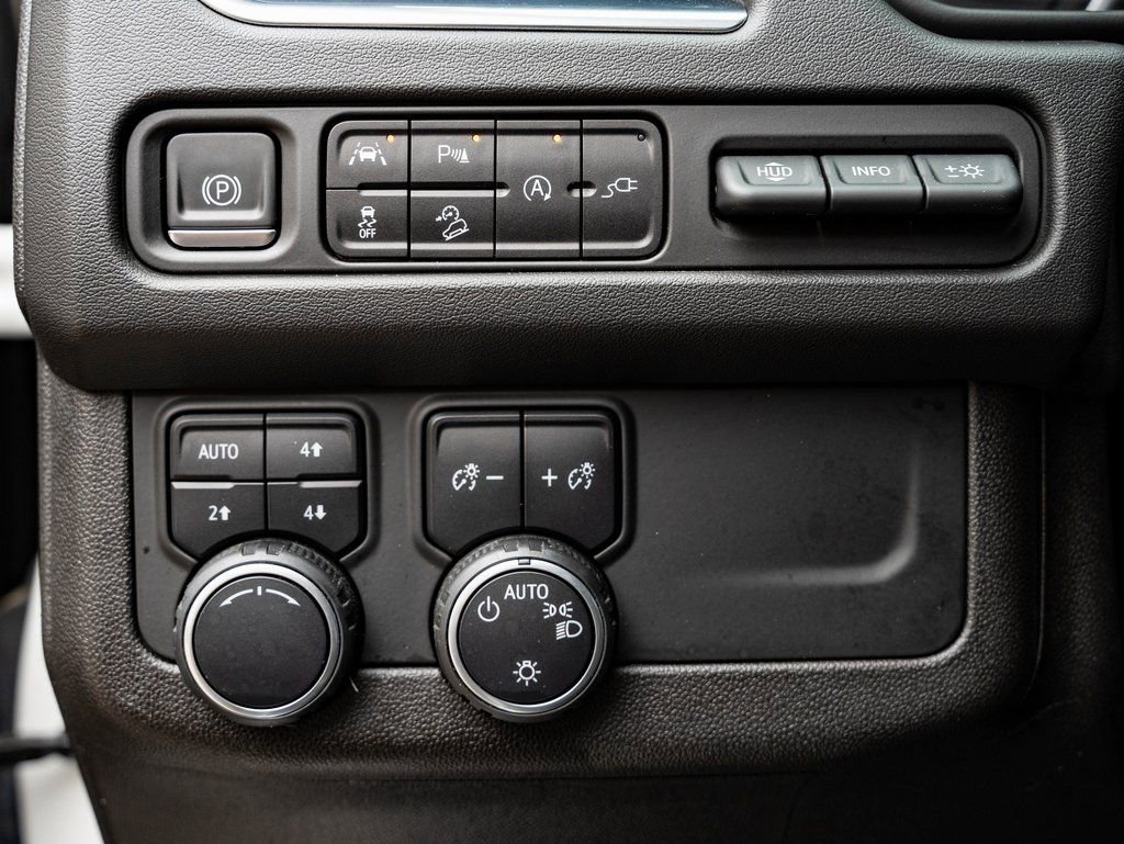 Used 2021 Iridescent Pearl Tricoat Chevrolet Premier image 42