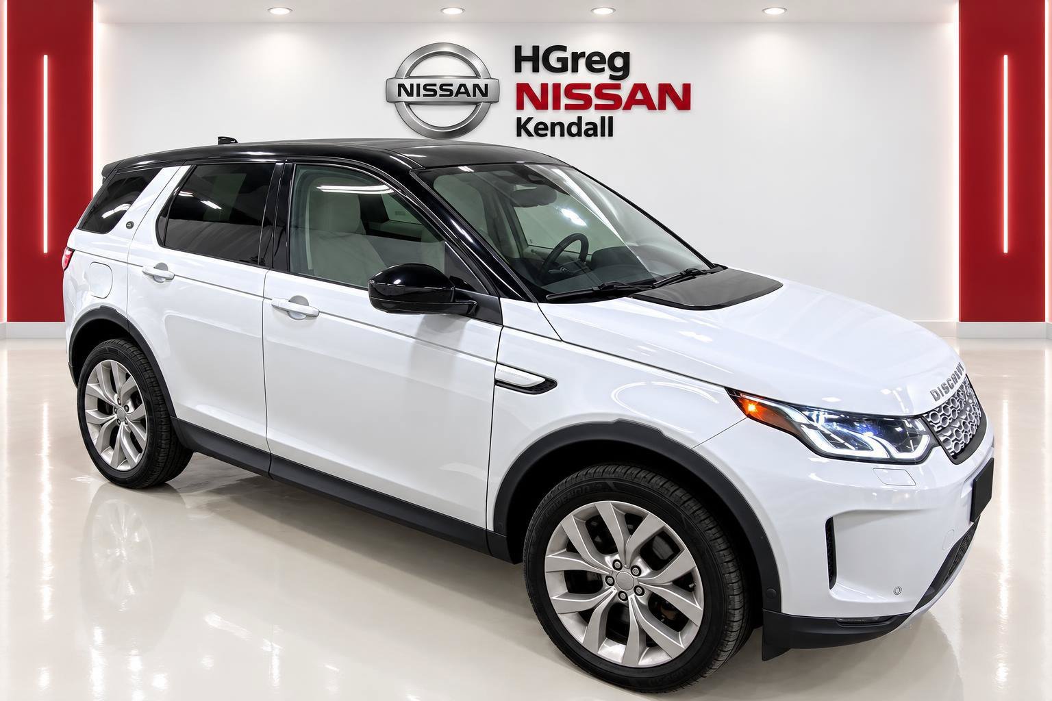 Used 2021 White Land Rover SE image 3