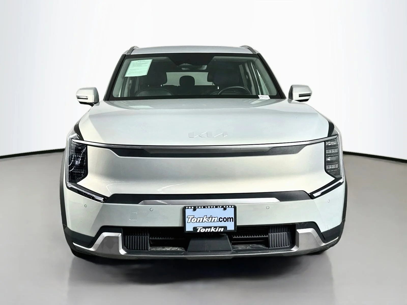 Used 2024 Kia EV9 Wind with VIN KNDAFFS55R6022617 for sale in Gladstone, OR