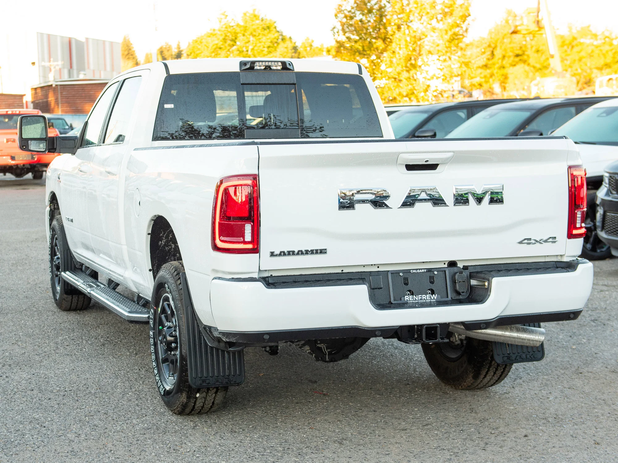 New 2026 White RAM Laramie* 4x4, Sunroof, Dual Wireless Charging Pad, Remote Start image 4