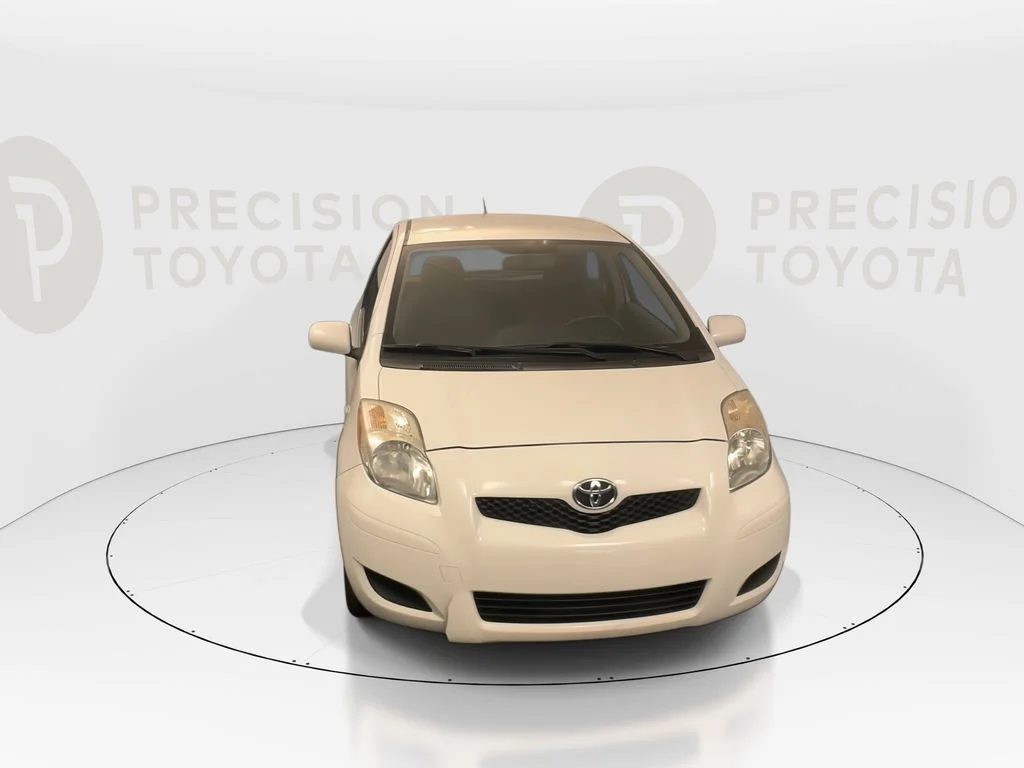 Used 2009 Polar White Toyota Base image 3