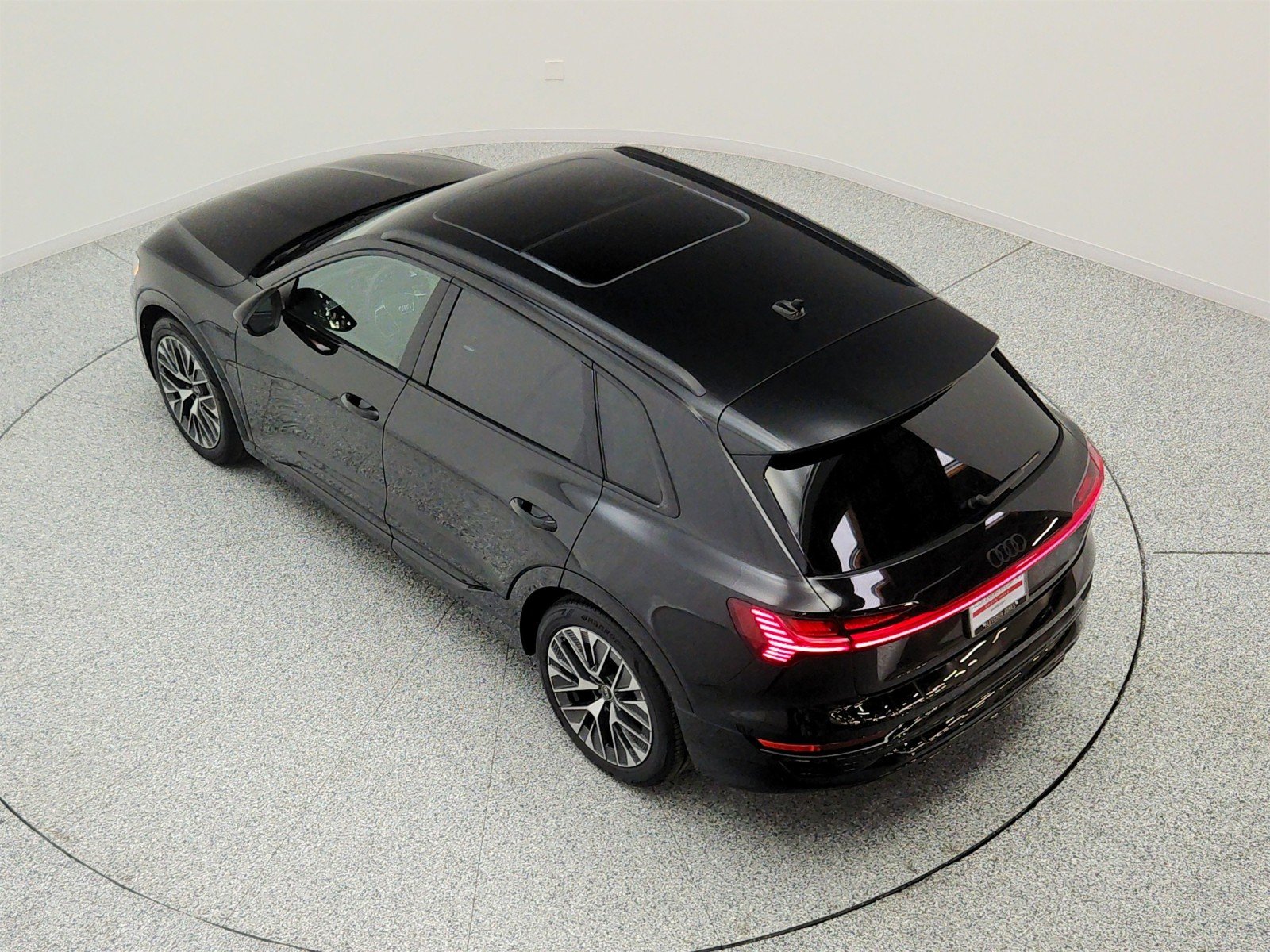 Used 2024 Mythos Black Metallic Audi Premium Plus quattro image 28