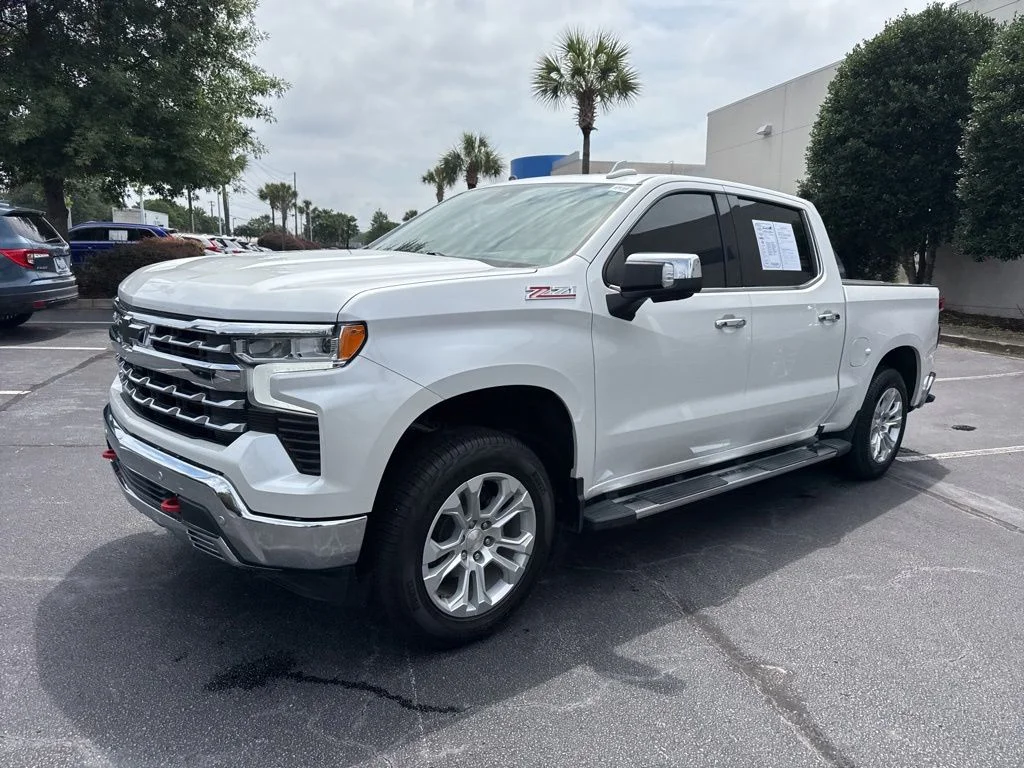 Used 2022 Iridescent Pearl Tricoat Chevrolet LTZ image 8