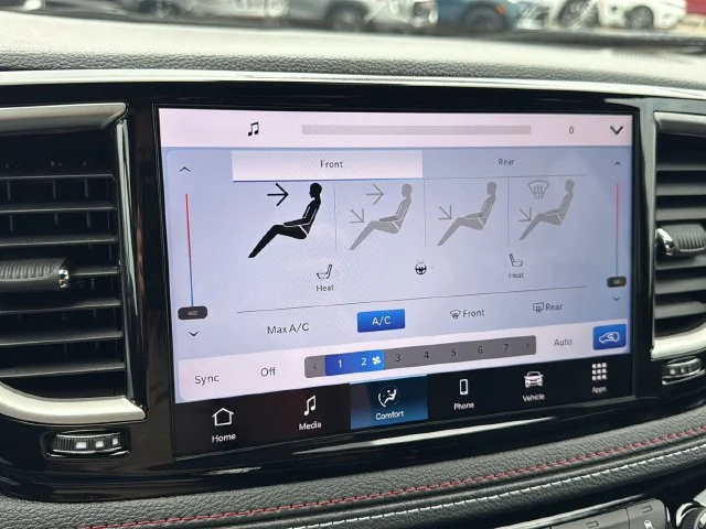 New 2027 White/off-white Chrysler Select image 5