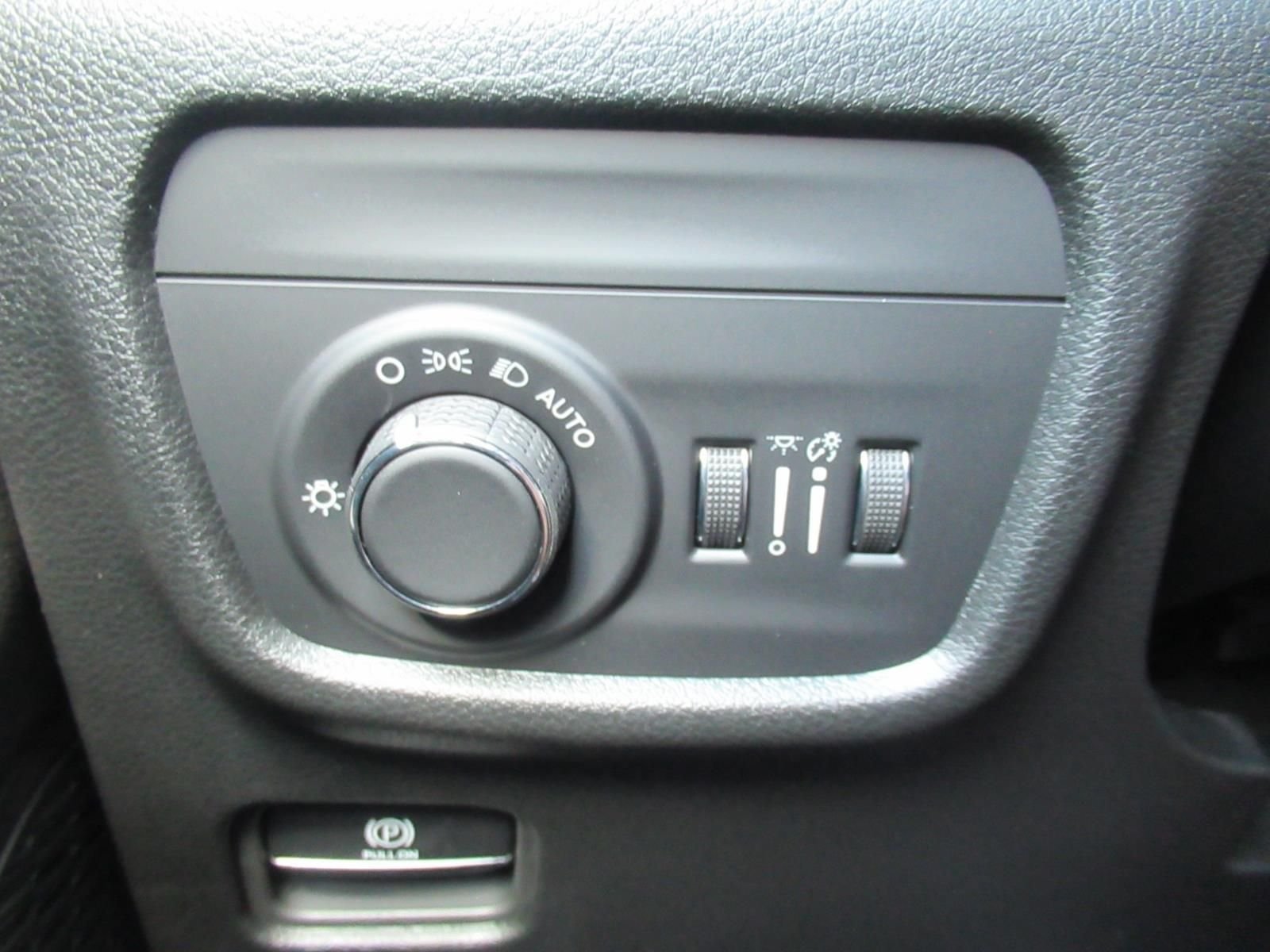 New 2026 Silver Zynith Exterior Paint Jeep Laredo X image 24