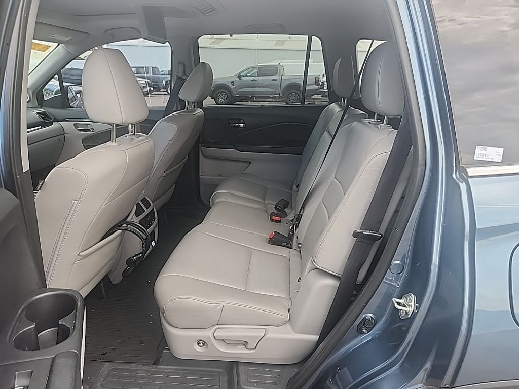 Used 2017  Honda Touring image 20