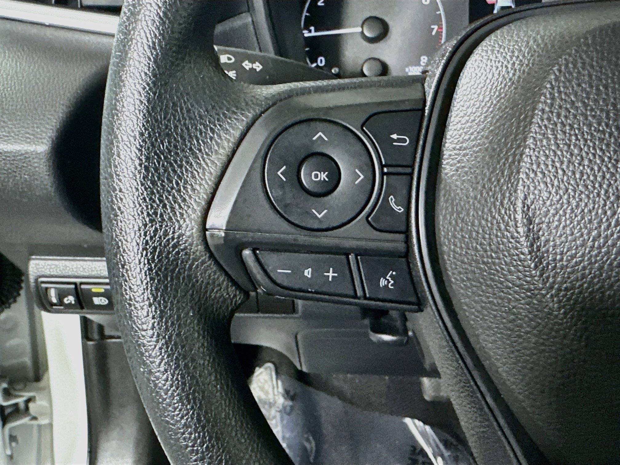 Used 2024 Ice Toyota LE image 16