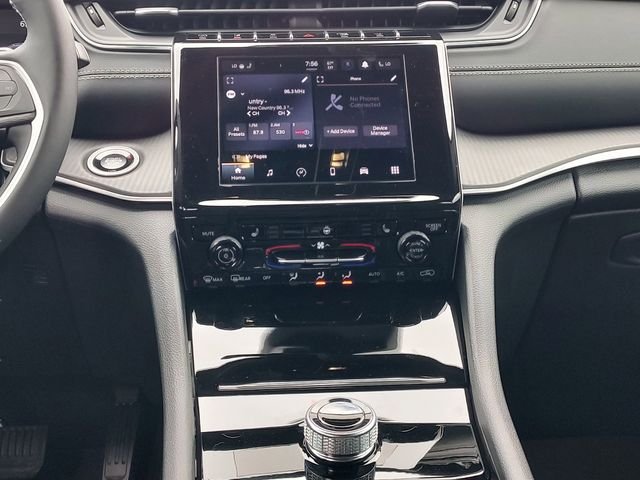 New 2026 Diamond Black Crystal Pearlcoat Jeep Laredo image 13