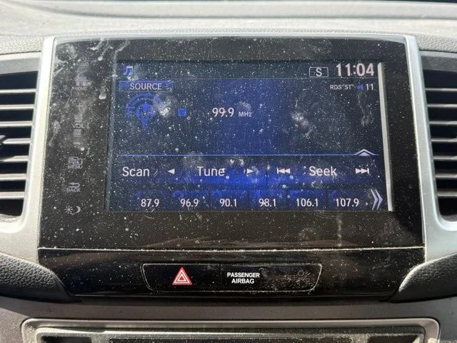 Used 2018 White Honda EX-L image 26